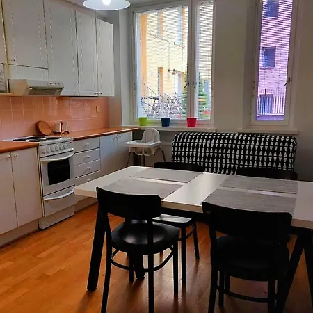 Spacious Diana In City Center Apartman